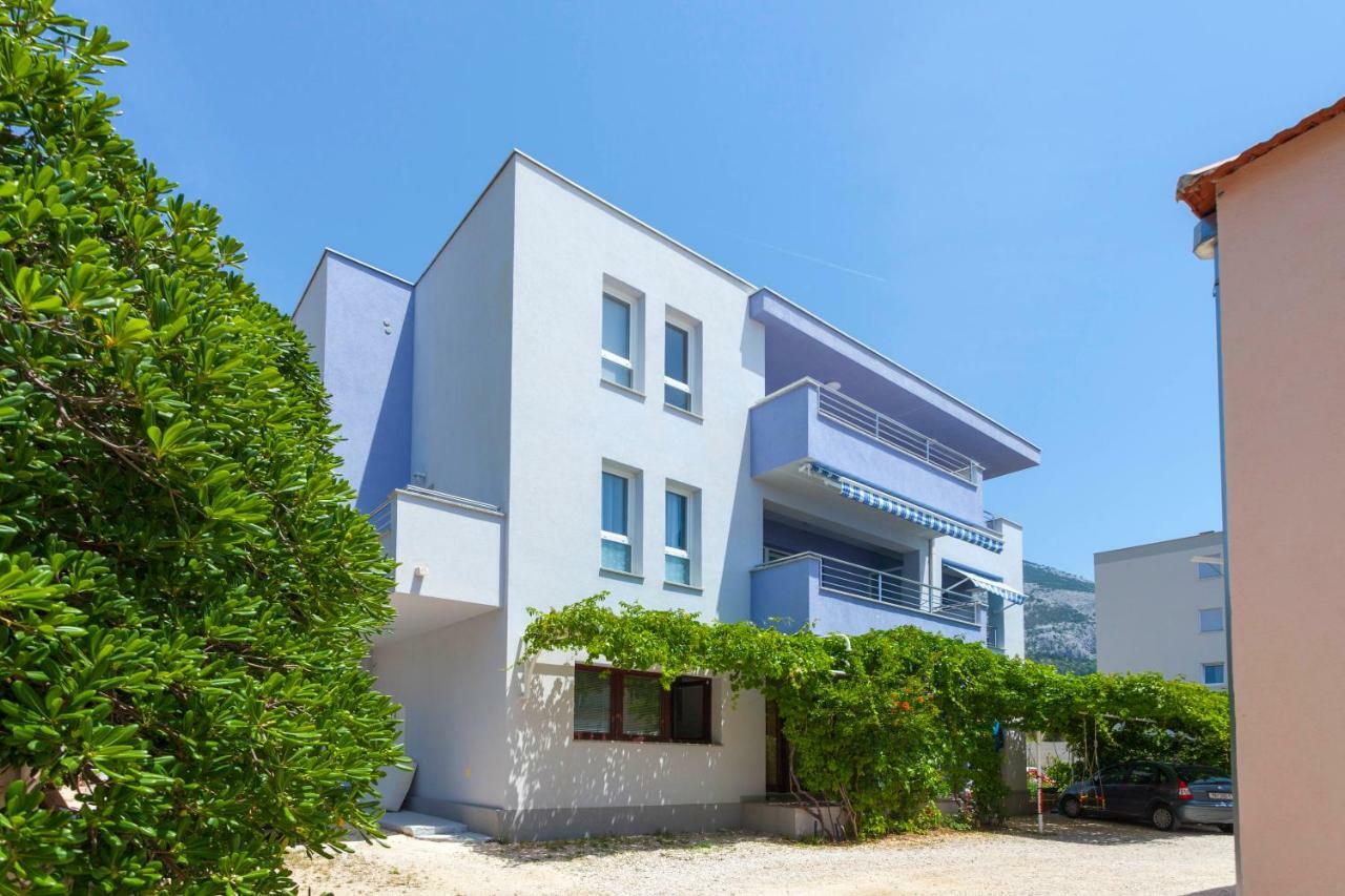 Blue House Apartment *